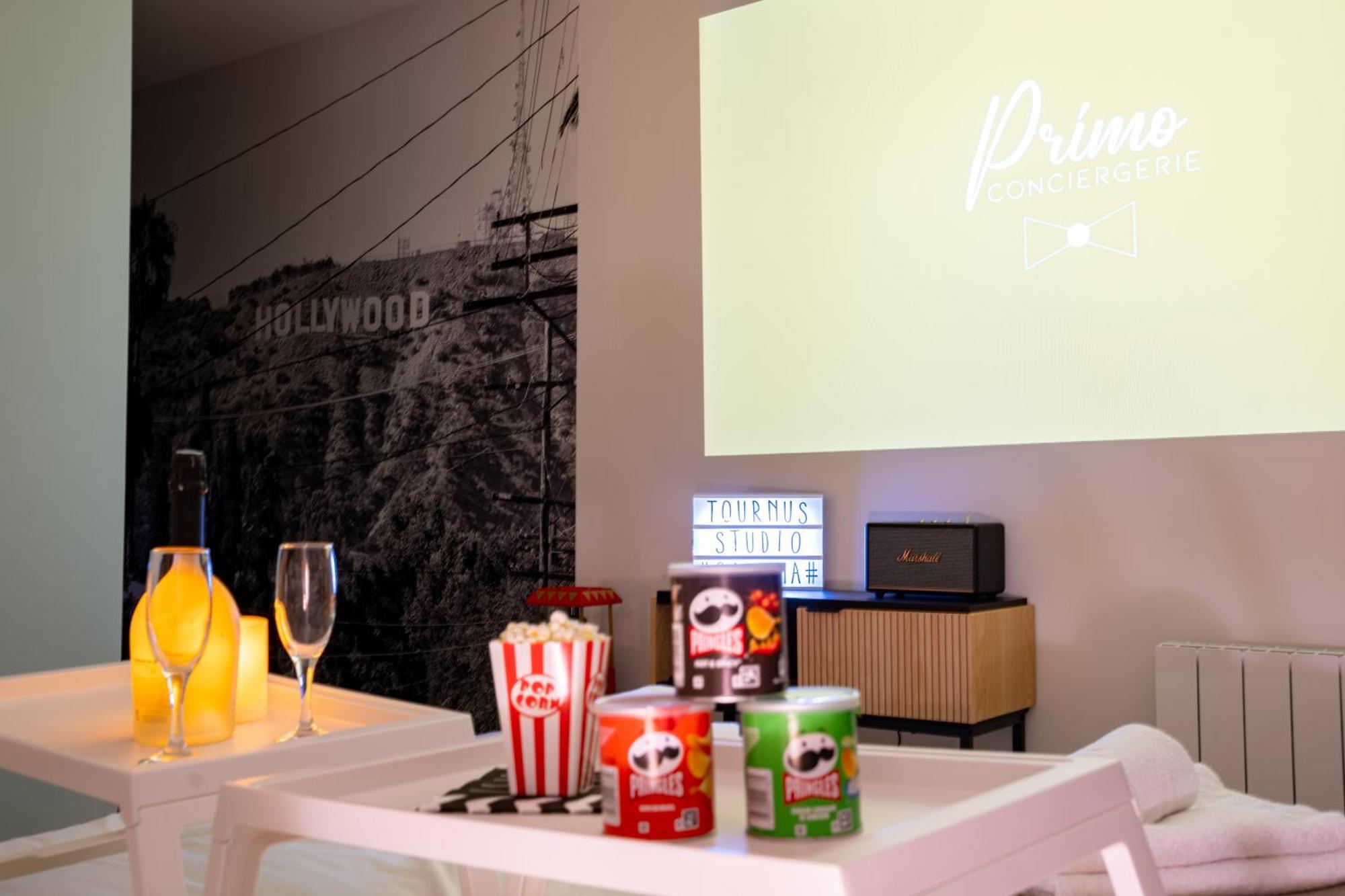 Food And Chill - Deux Appartements Hypercentre - 1 Theme Cinema - By Primo C0Nciergerie Tournus Extérieur photo